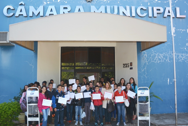 Câmara recebe alunos do 8º ano da EMEF “Adirce Cenedeze Caveanha”