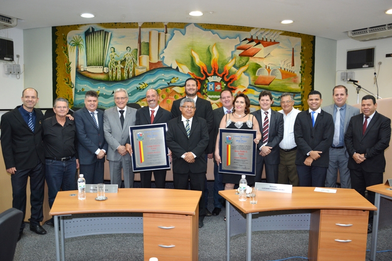 Títulos de “Cidadão Guaçuano” são entregues a Carlos Roberto Cucchi e Sonia Isabel Carinhato Zanuto