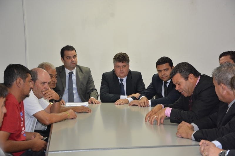 Comissão de funcionários da Proguaçu se reuniu com Vereadores na noite desta segunda-feira (13/02)