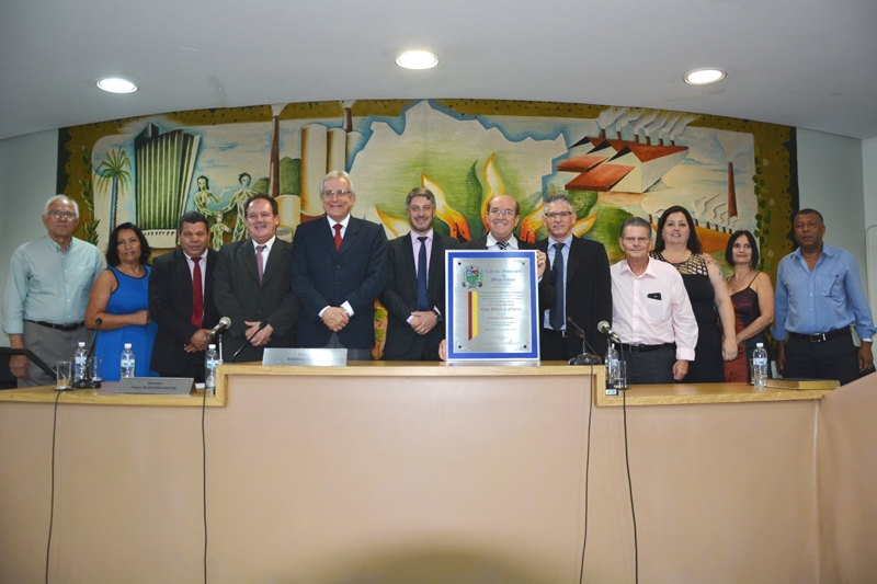 Câmara presta homenagem ao jornalista e radialista Celso Ribeiro de Oliveira com a entrega do Título de Cidadão Guaçuano