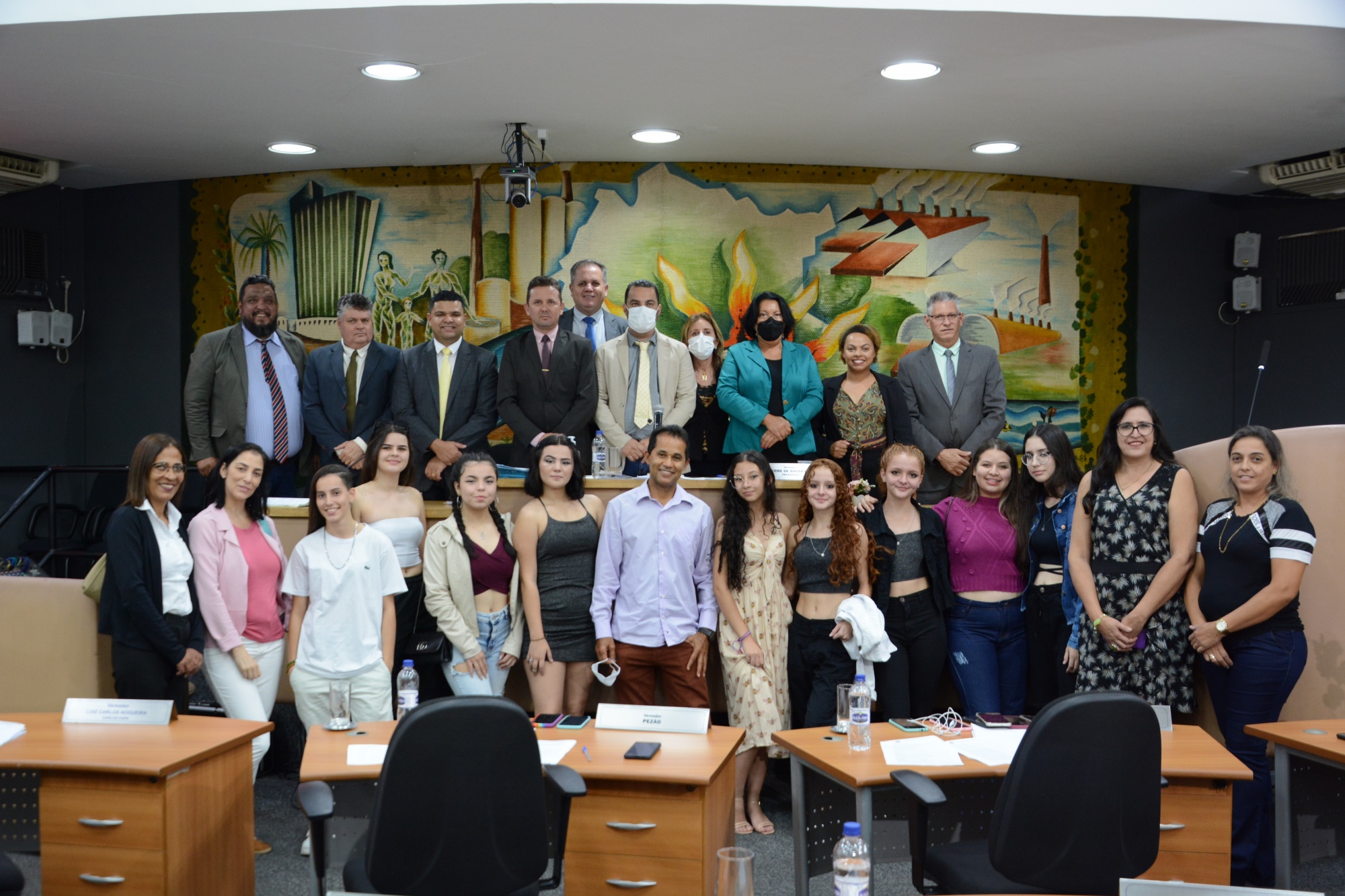 Atletas da equipe de voleibol da Escola Estadual “Prof. João Pessoa Maschietto” recebem voto de congratulações